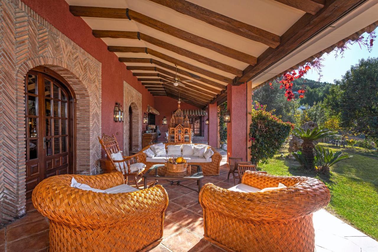 Casa Flores Con Piscina Interior Climatizada Alcaucín エクステリア 写真