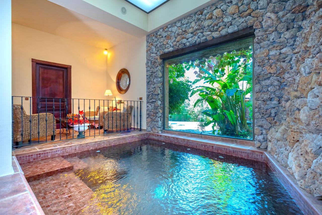 Casa Flores Con Piscina Interior Climatizada Alcaucín エクステリア 写真