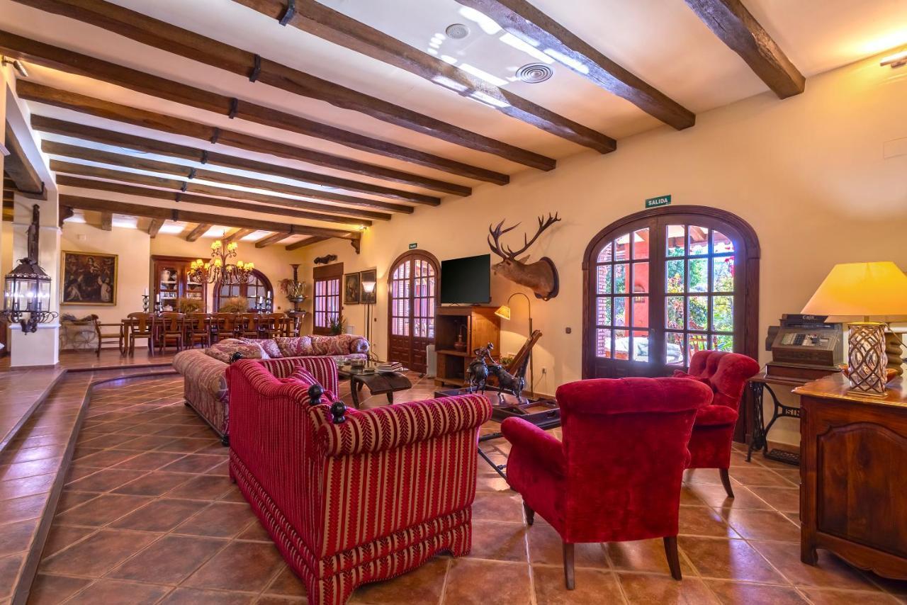 Casa Flores Con Piscina Interior Climatizada Alcaucín エクステリア 写真