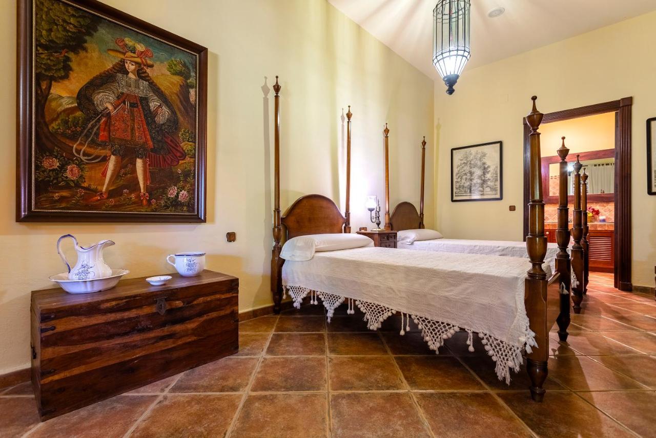 Casa Flores Con Piscina Interior Climatizada Alcaucín エクステリア 写真