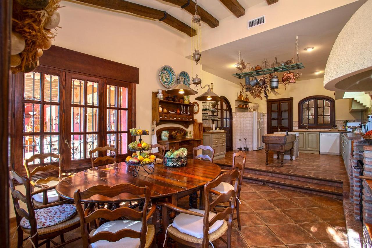 Casa Flores Con Piscina Interior Climatizada Alcaucín エクステリア 写真
