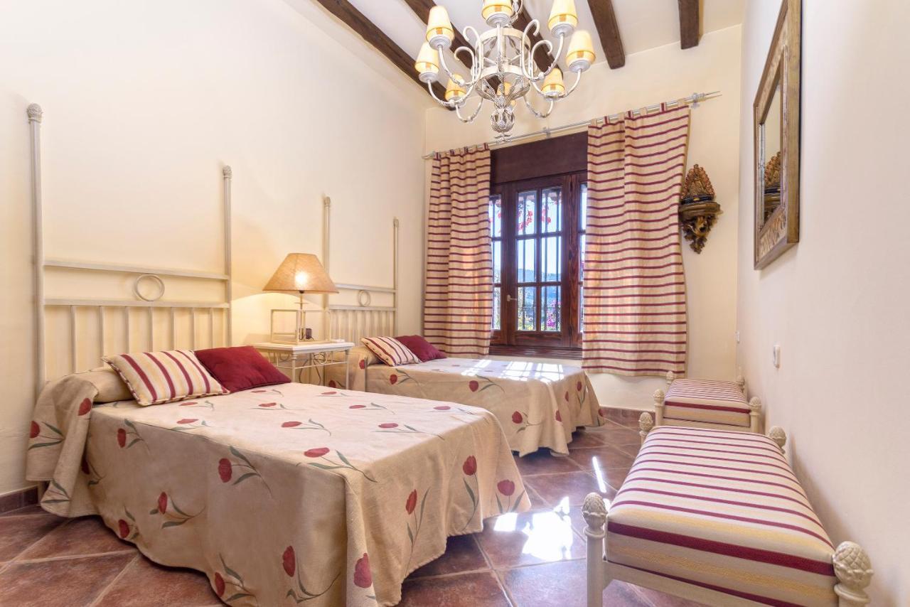 Casa Flores Con Piscina Interior Climatizada Alcaucín エクステリア 写真