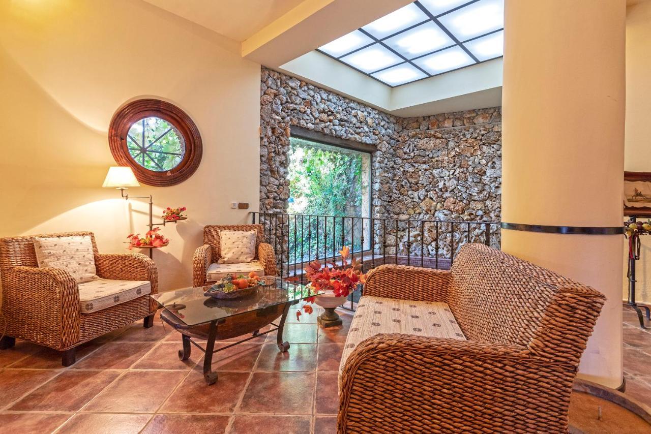 Casa Flores Con Piscina Interior Climatizada Alcaucín エクステリア 写真