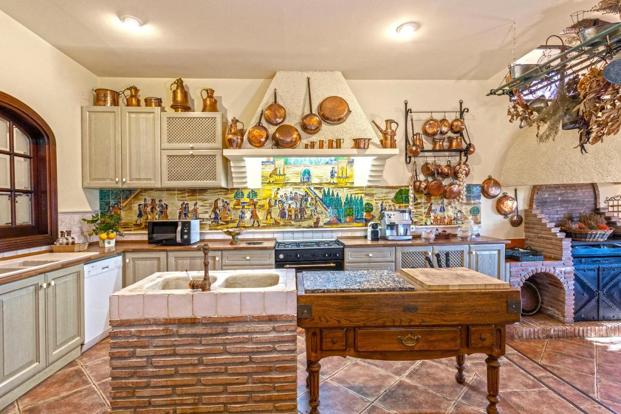 Casa Flores Con Piscina Interior Climatizada Alcaucín エクステリア 写真
