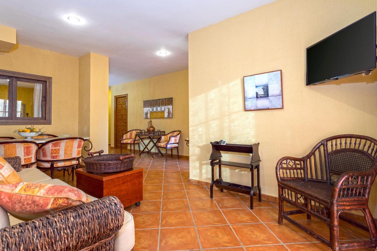 Casa Flores Con Piscina Interior Climatizada Alcaucín エクステリア 写真