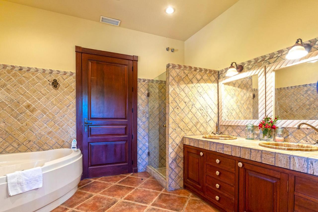 Casa Flores Con Piscina Interior Climatizada Alcaucín エクステリア 写真