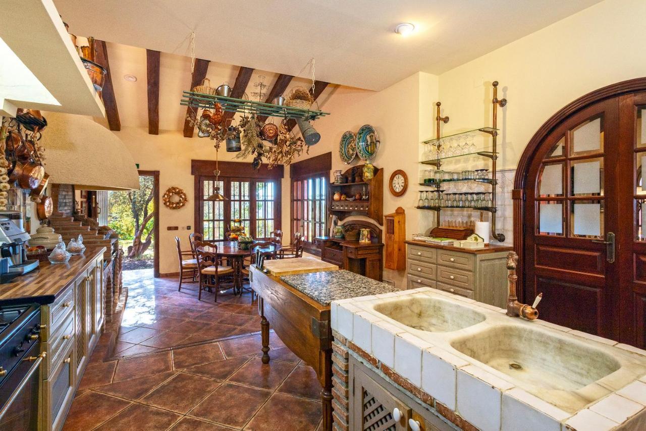 Casa Flores Con Piscina Interior Climatizada Alcaucín エクステリア 写真